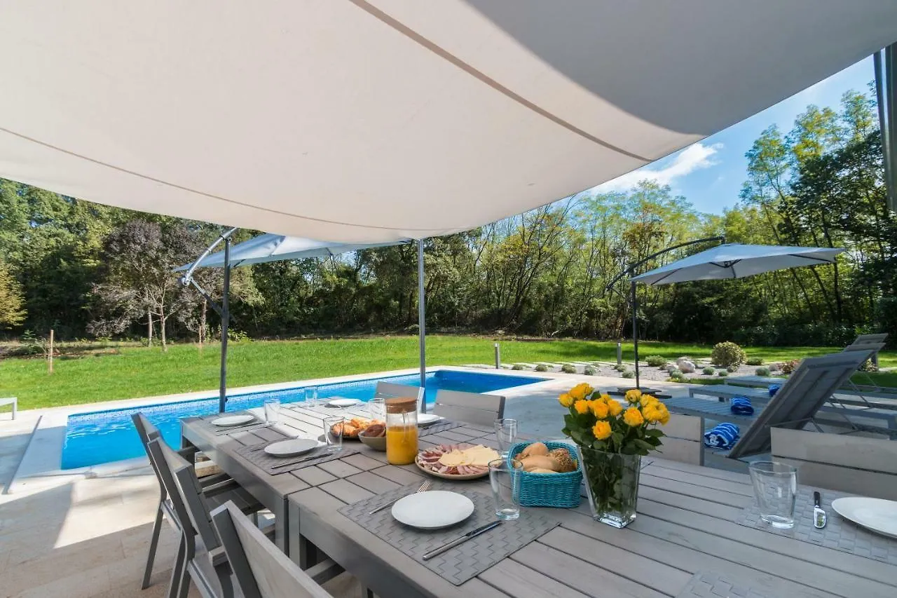 Villa Stepancic - Large Garden And Heated Pool Labin