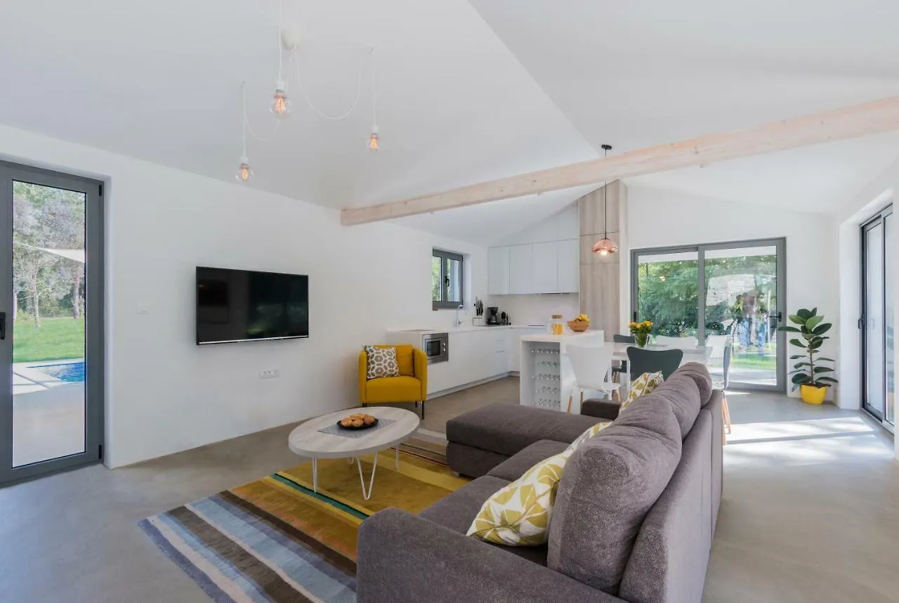 Villa Stepancic - Large Garden And Heated Pool لابين 0*,